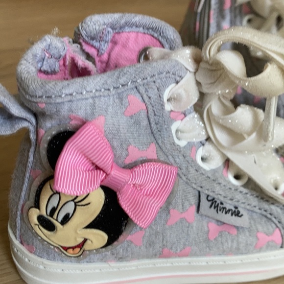 Disney Junior Minnie Mouse high top sneakers! Excellent condition! - Picture 5 of 7